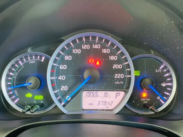 Toyota Yaris Hybrid 16