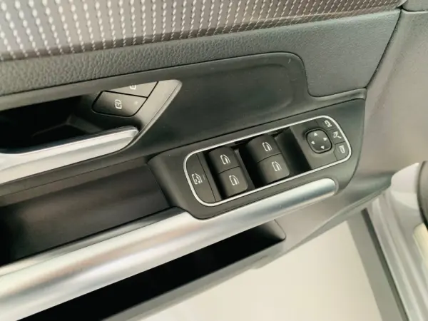 Mercedes-Benz EQA 250 Progressive 8