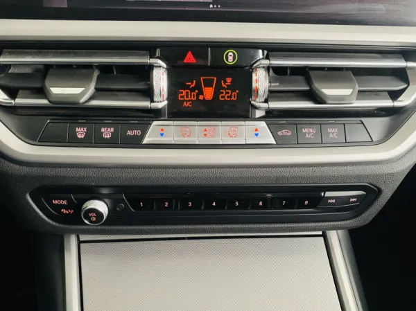 BMW 318 d Touring Auto 34