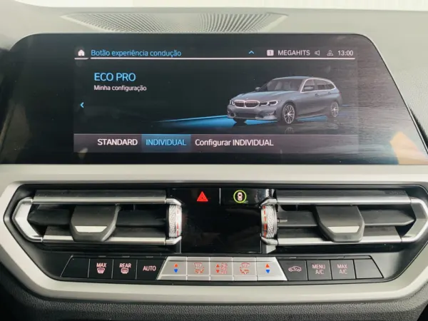 BMW 318 d Touring Auto 32