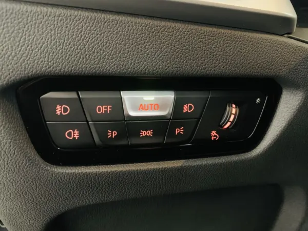 BMW 318 d Touring Auto 10