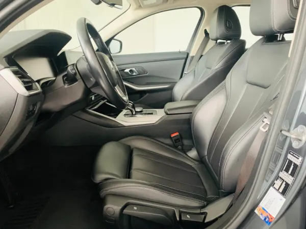 BMW 318 d Touring Auto 8