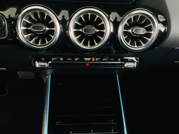 Mercedes-Benz EQA 250 Progressive 32