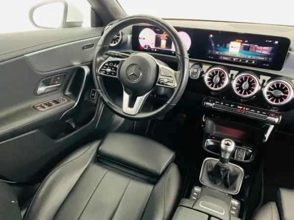 Mercedes-Benz CLA 180 d Progressive 38