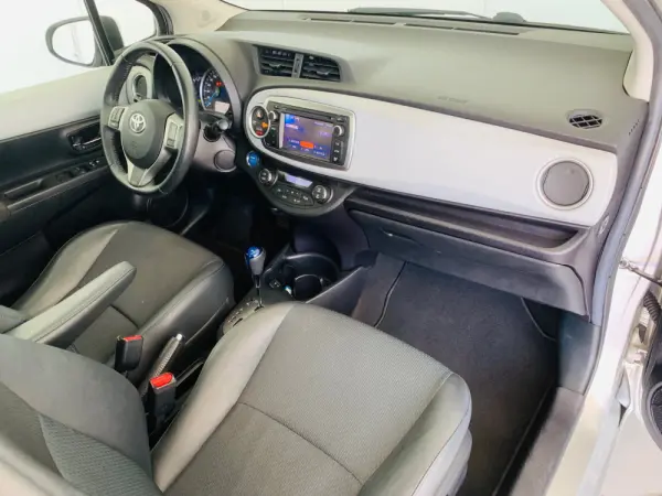 Toyota Yaris Hybrid 40