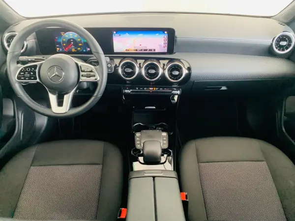 Mercedes-Benz CLA 180 7G-DCT Progressive 33