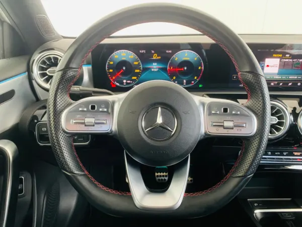 Mercedes-Benz A 180 Limousine d AMG Line 12