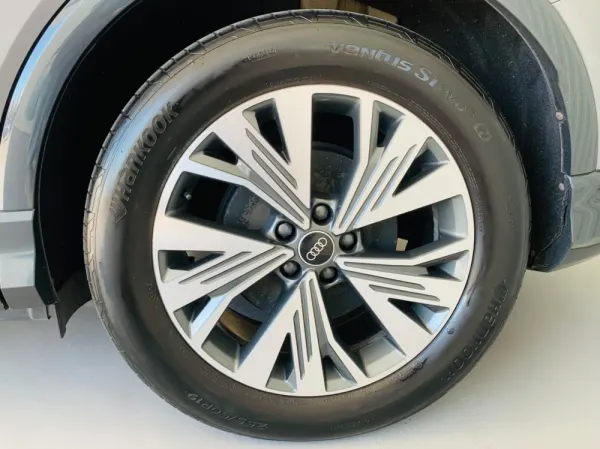 Audi Q4 Sportback e-tron 5