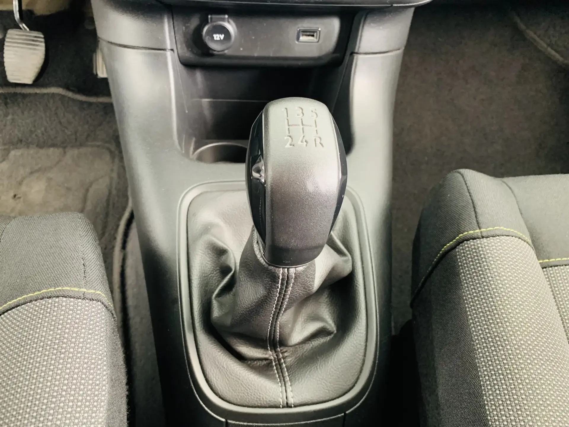 Citroën C3 1.2 PureTech Shine 23