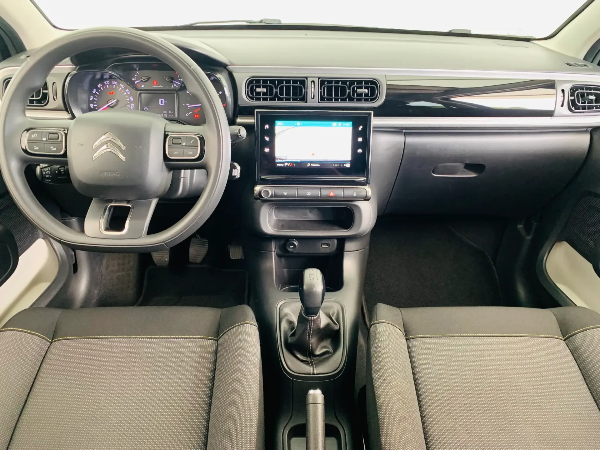 Citroën C3 1.2 PureTech Shine 27