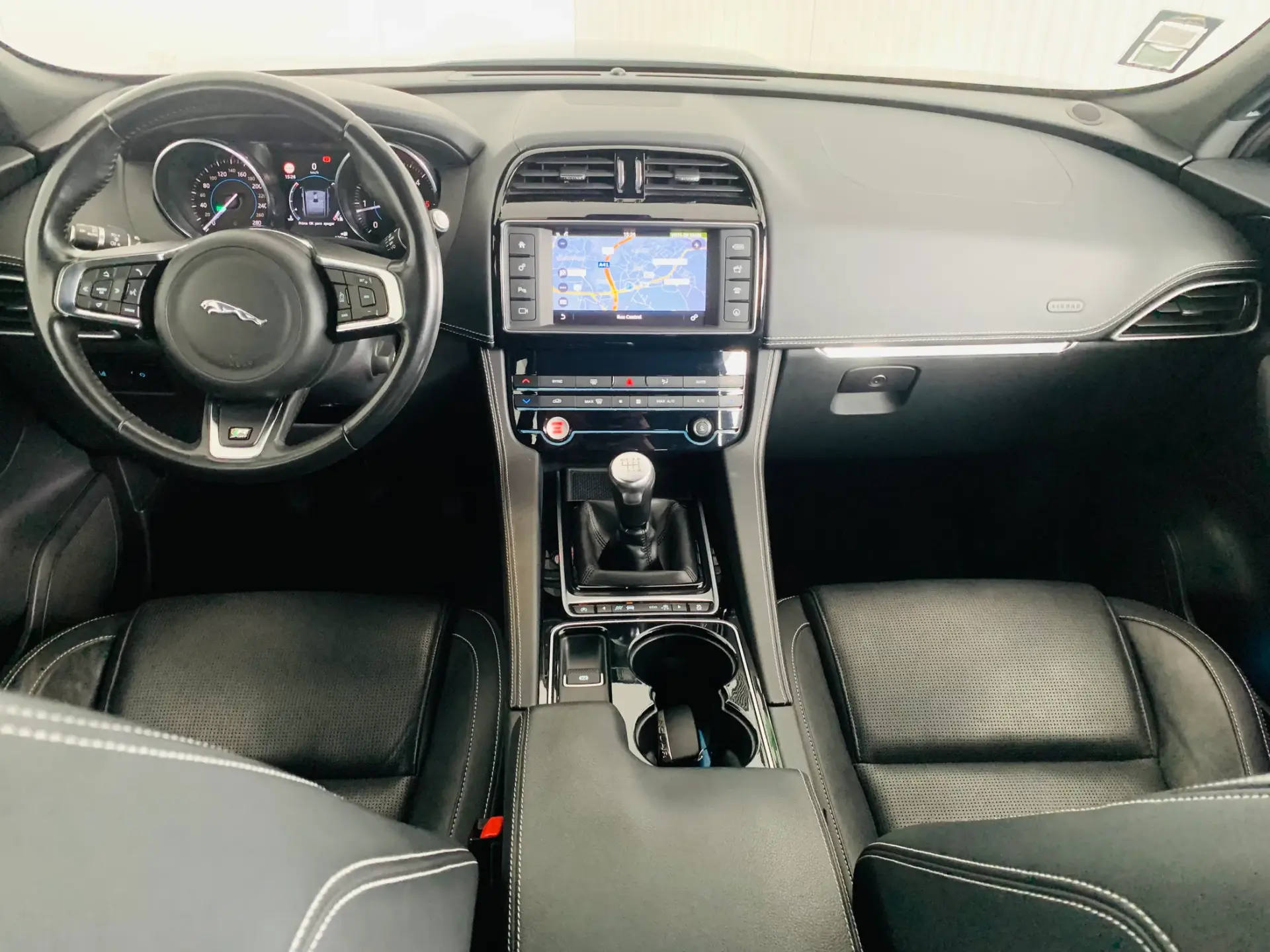 Jaguar F-Pace 2.0 i4D R-Sport AWD 34