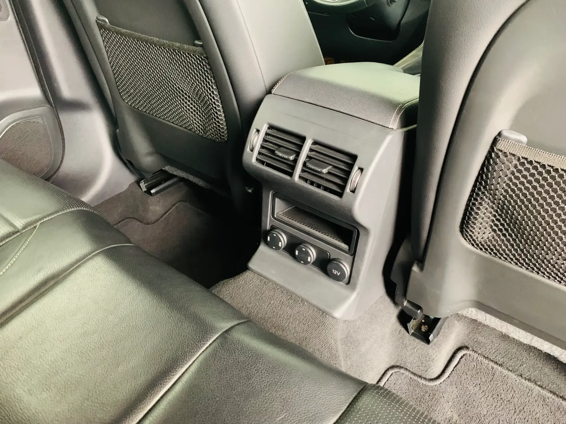 Jaguar F-Pace 2.0 i4D R-Sport AWD 43