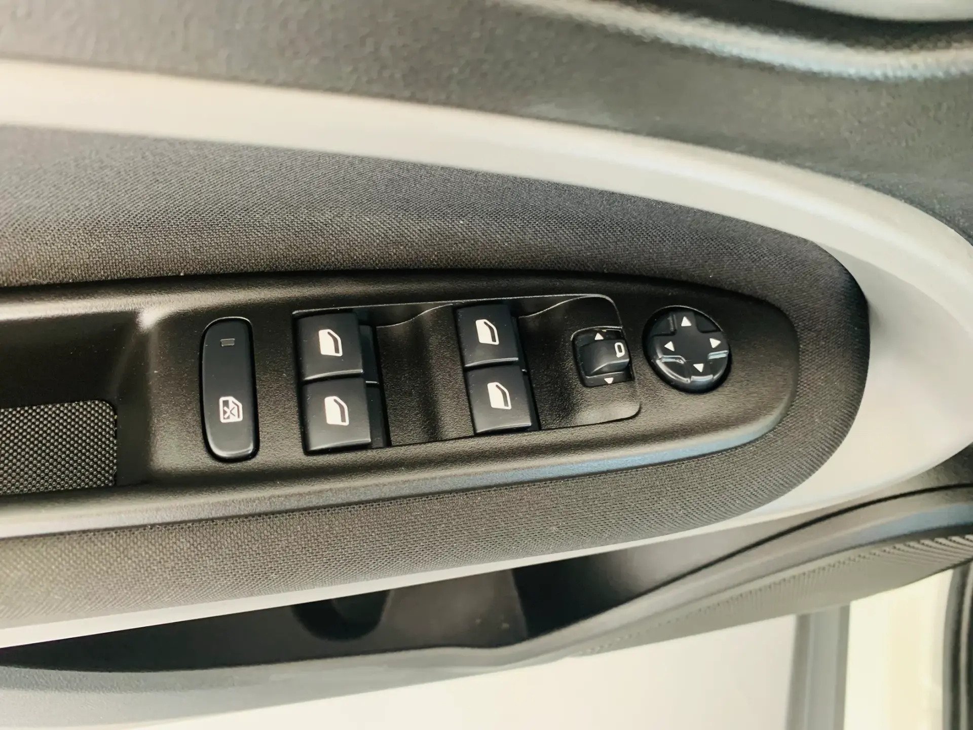 Jeep Avenger 54 kWh Longitude 8