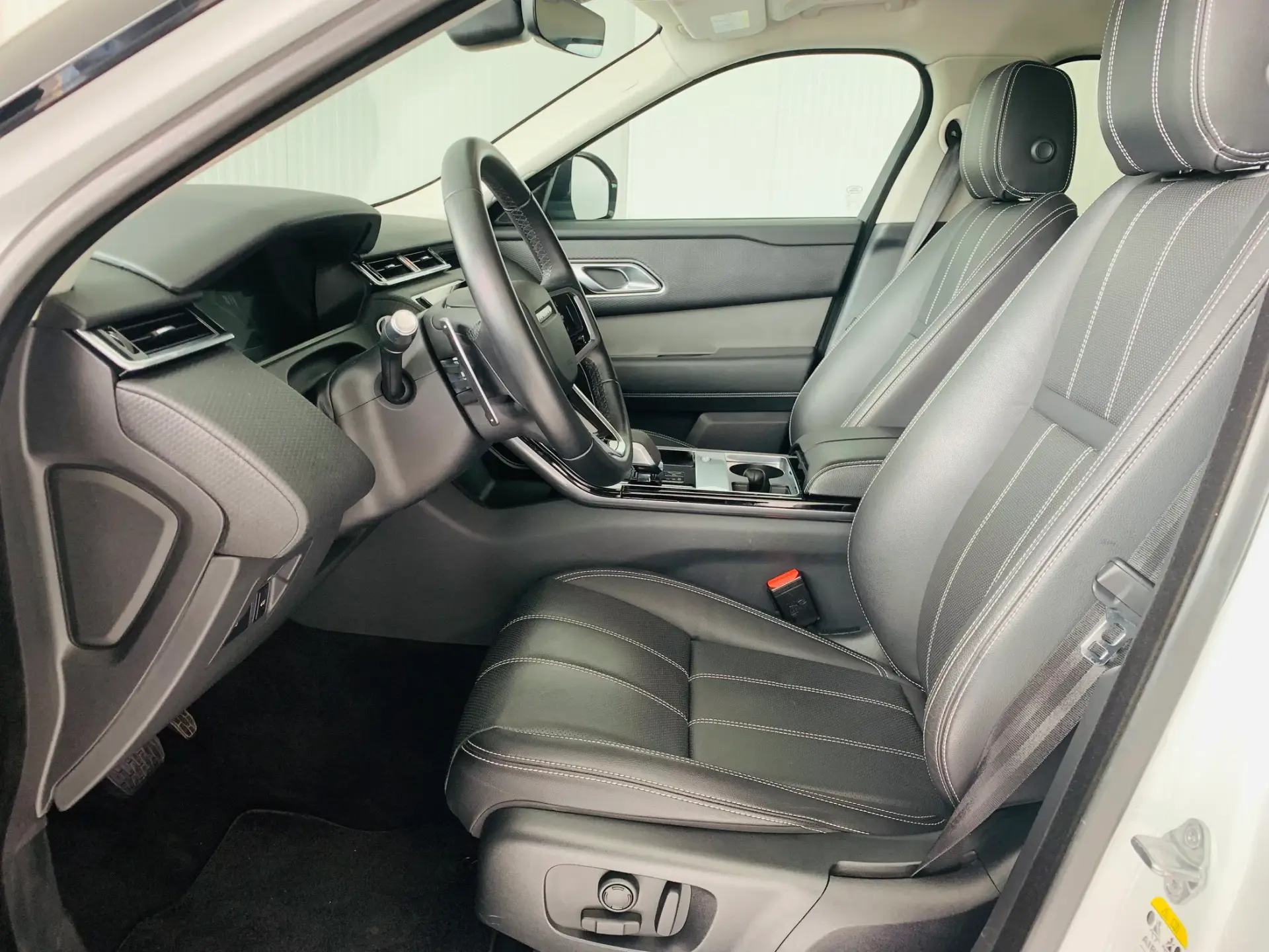 Land Rover Range Rover Velar 2.0 P400e AWD S 10