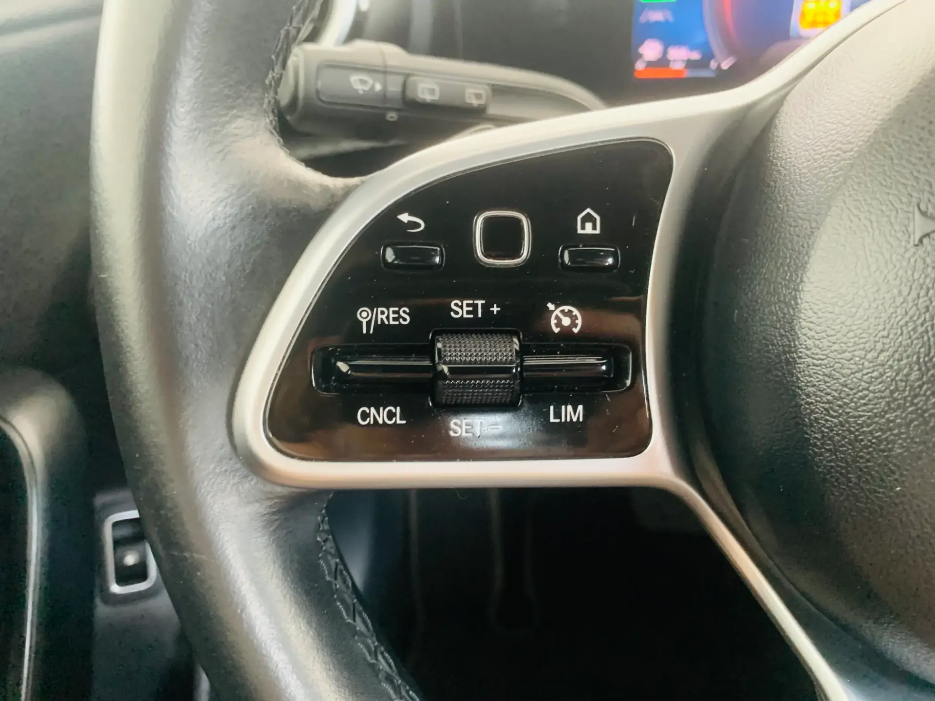 Mercedes-Benz CLA 250 e Progressive 11