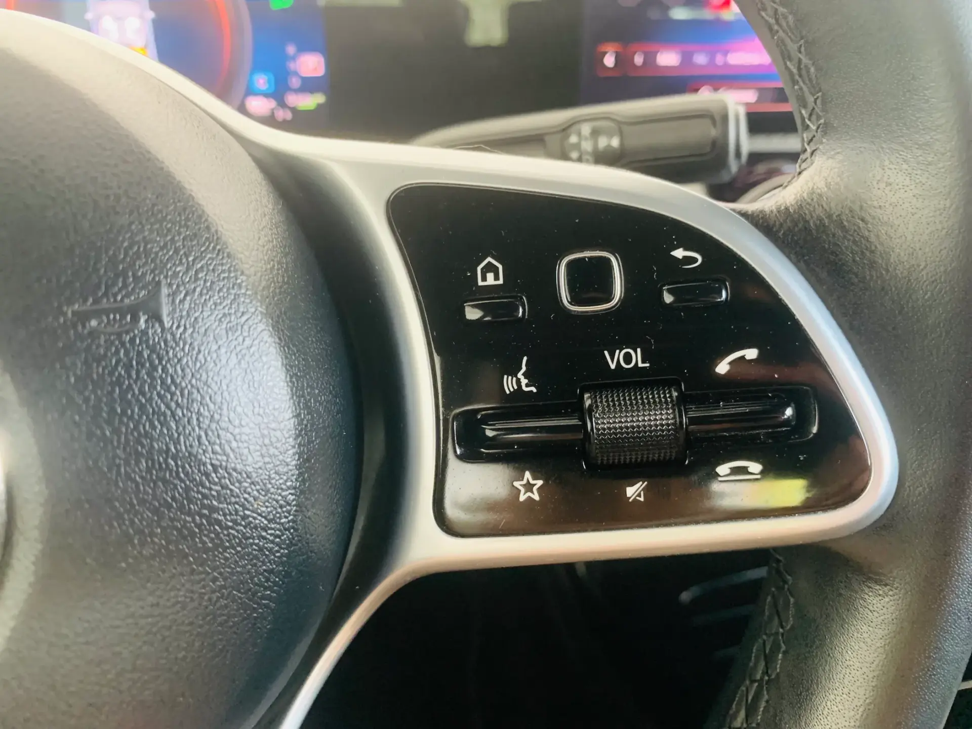 Mercedes-Benz CLA 250 e Progressive 12