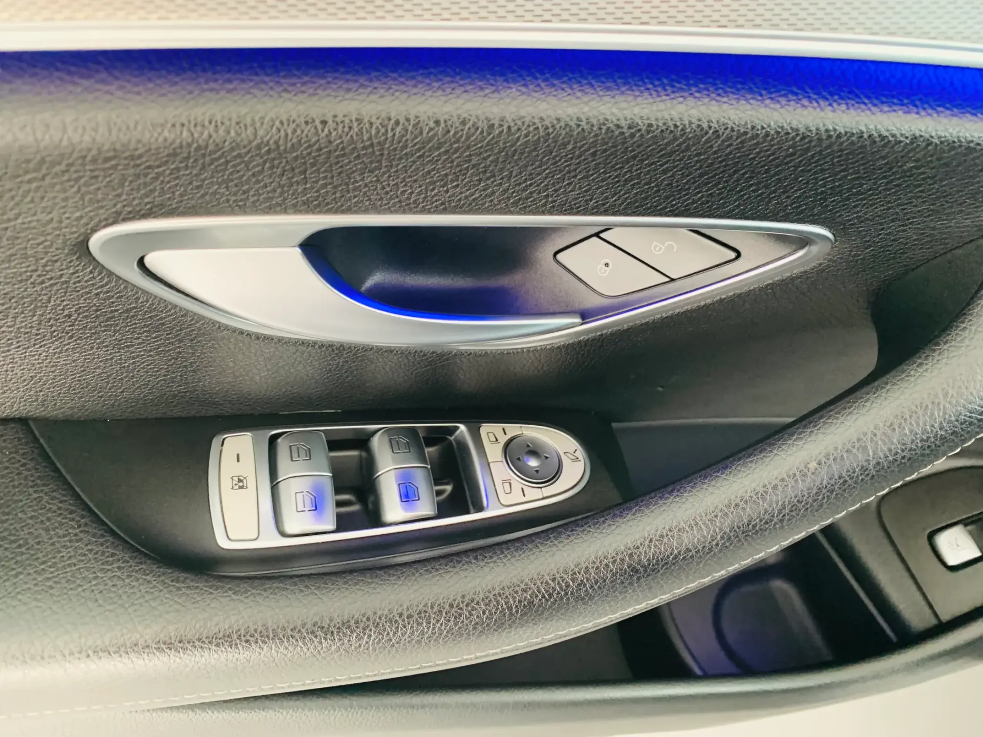 Mercedes-Benz E 220 d Avantgarde 7