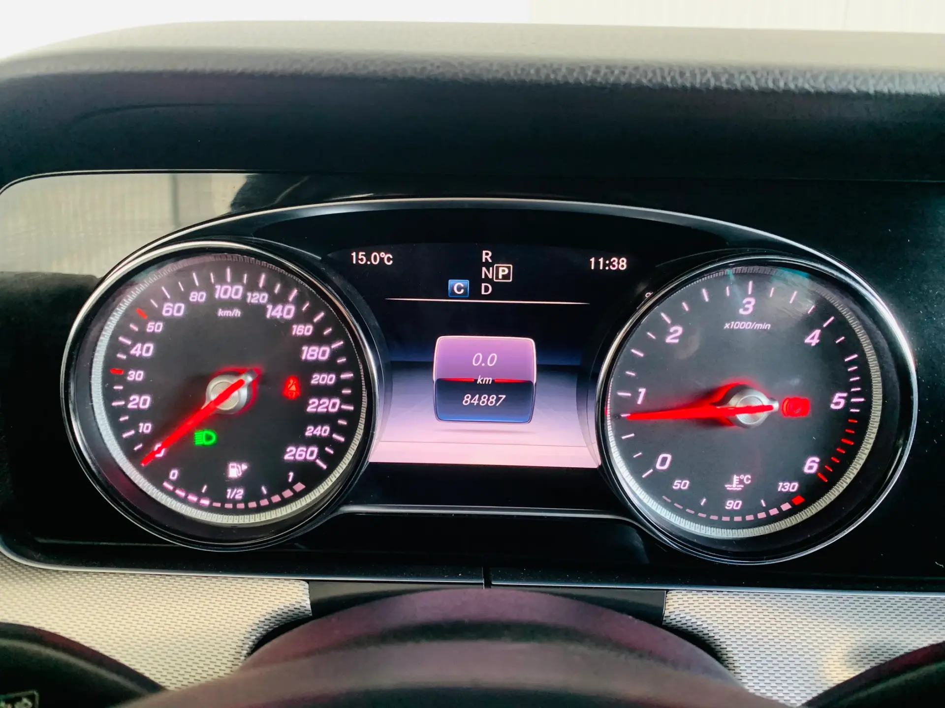 Mercedes-Benz E 220 d Avantgarde 13