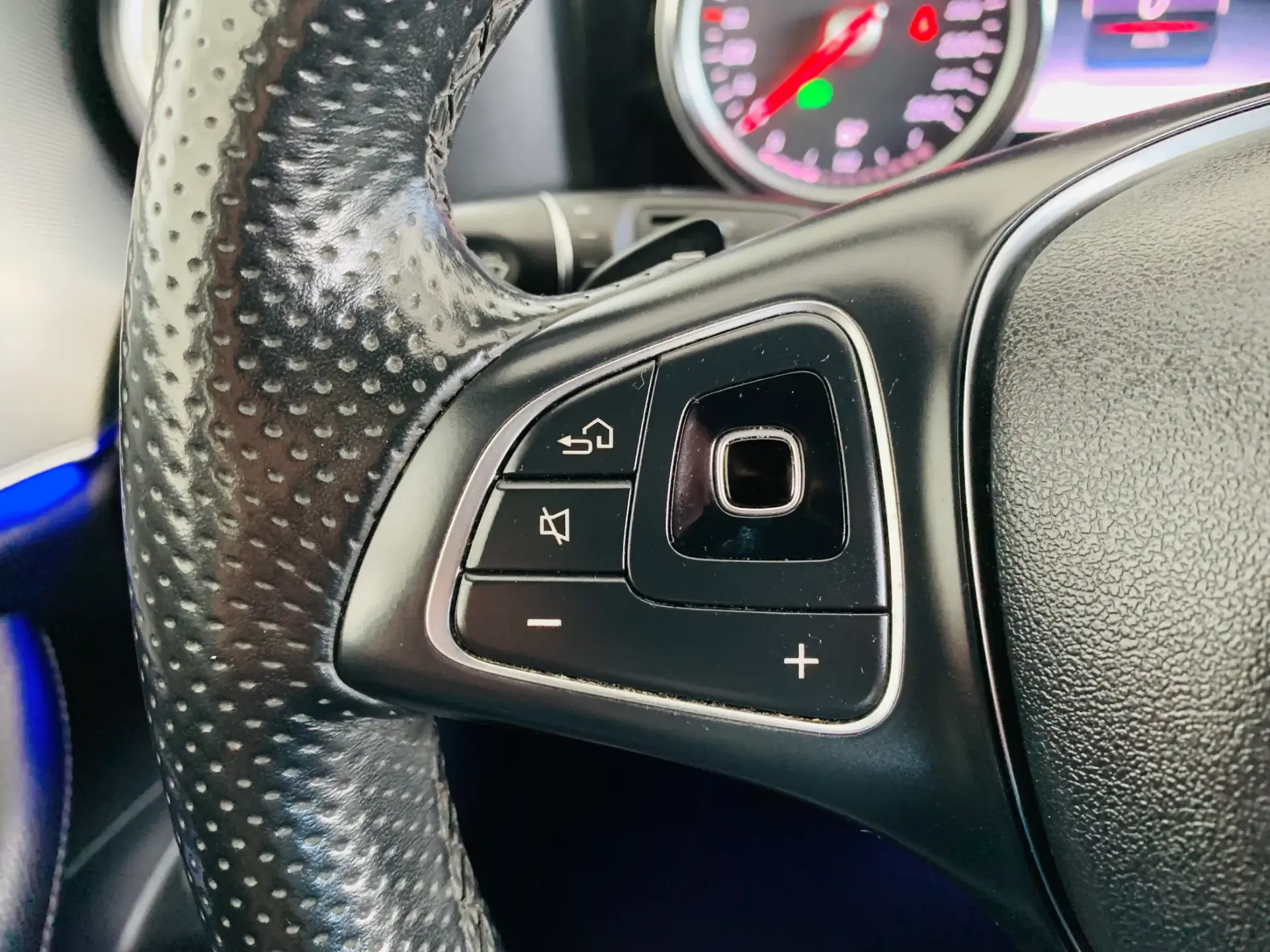 Mercedes-Benz E 220 d Avantgarde 14