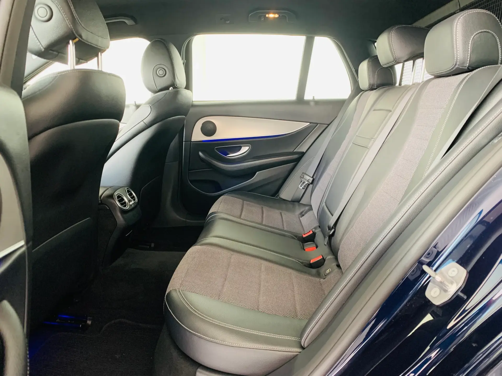 Mercedes-Benz E 220 d Avantgarde 27