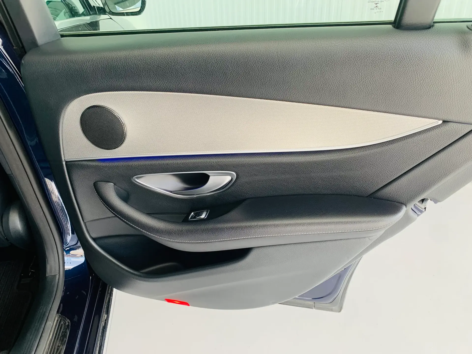 Mercedes-Benz E 220 d Avantgarde 33