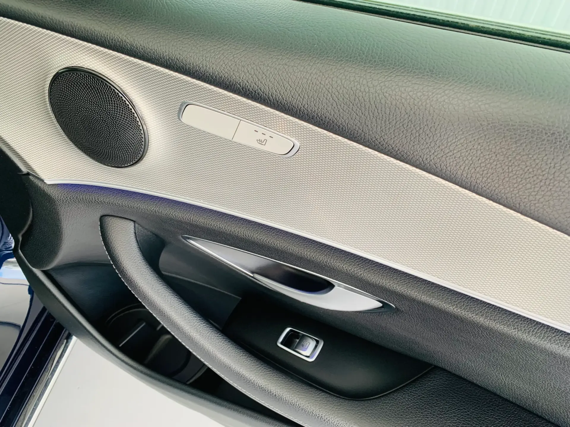 Mercedes-Benz E 220 d Avantgarde 37