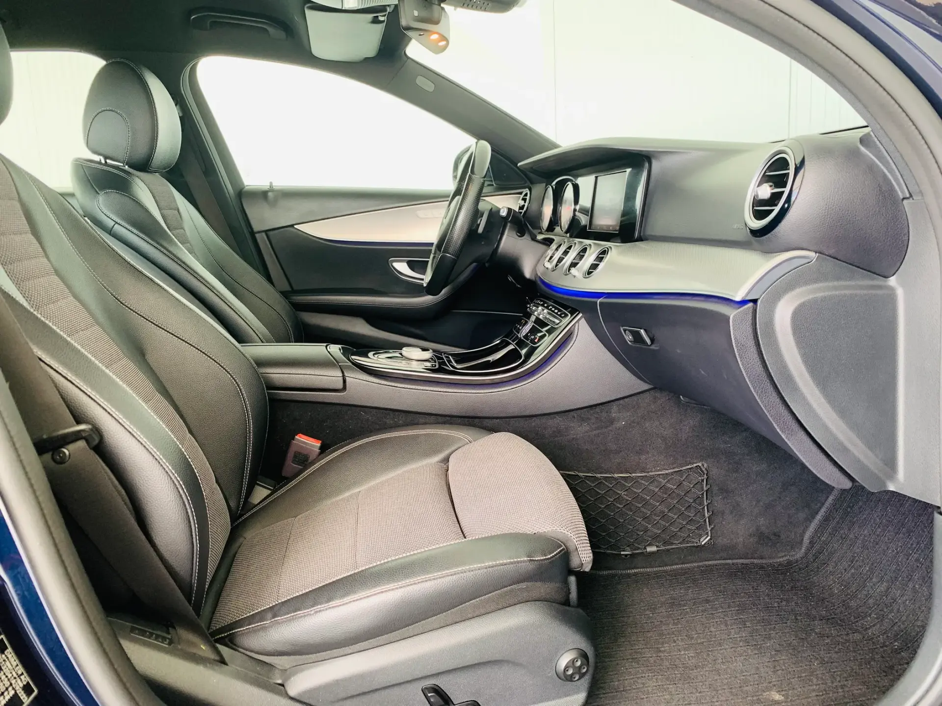 Mercedes-Benz E 220 d Avantgarde 38