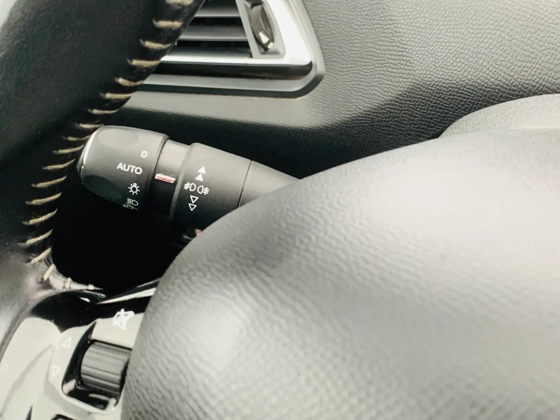 Peugeot 308 SW 1.5 BlueHDi Allure 15