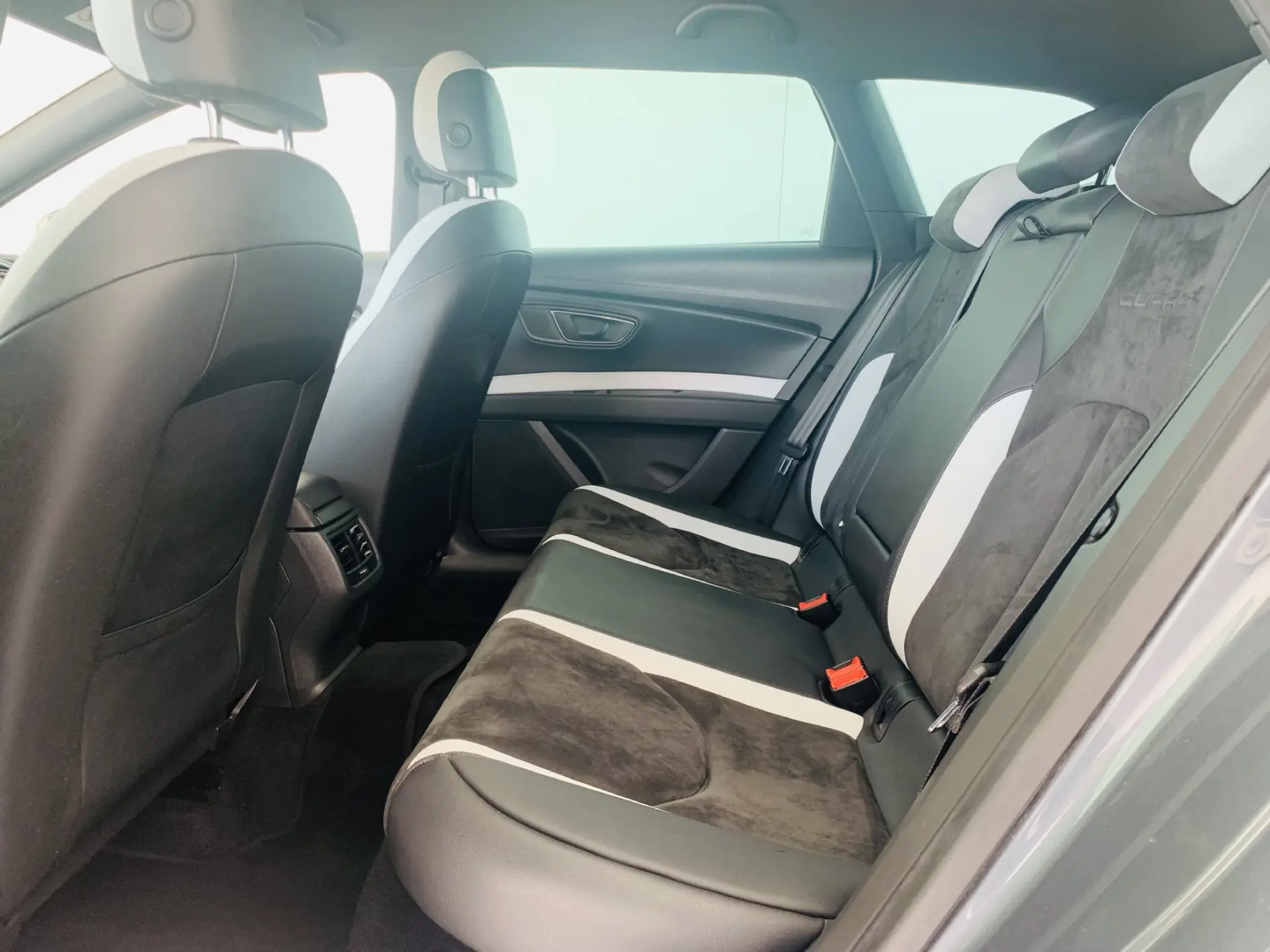 SEAT Leon ST Outro 28