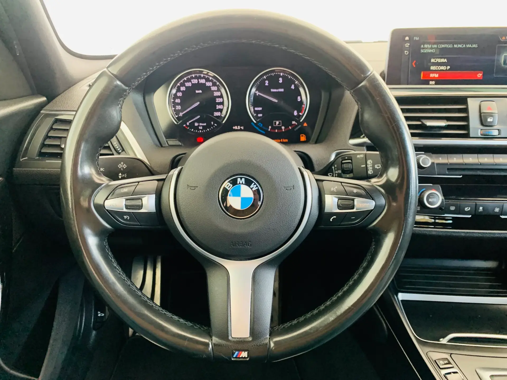 BMW 116 d Pack M Auto 10