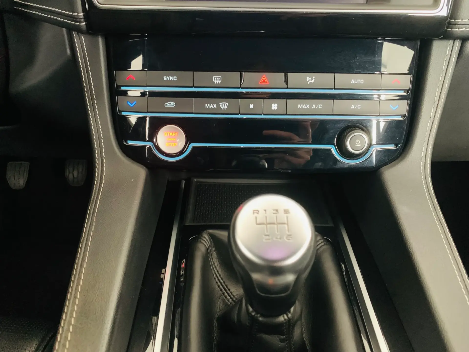 Jaguar F-Pace 2.0 i4D R-Sport AWD 27