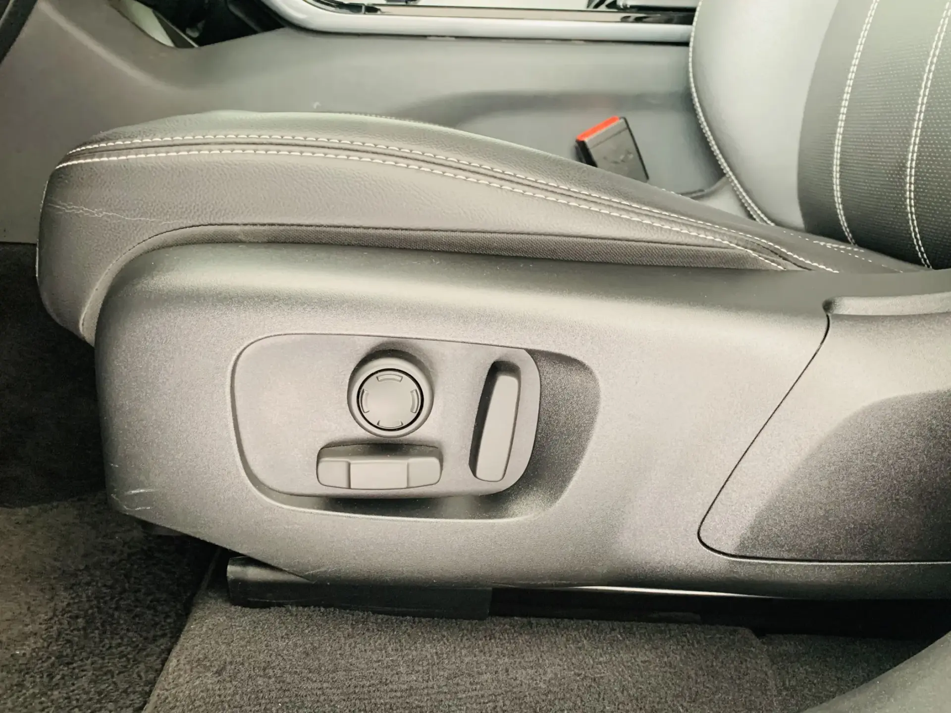 Land Rover Range Rover Velar 2.0 P400e AWD S 11