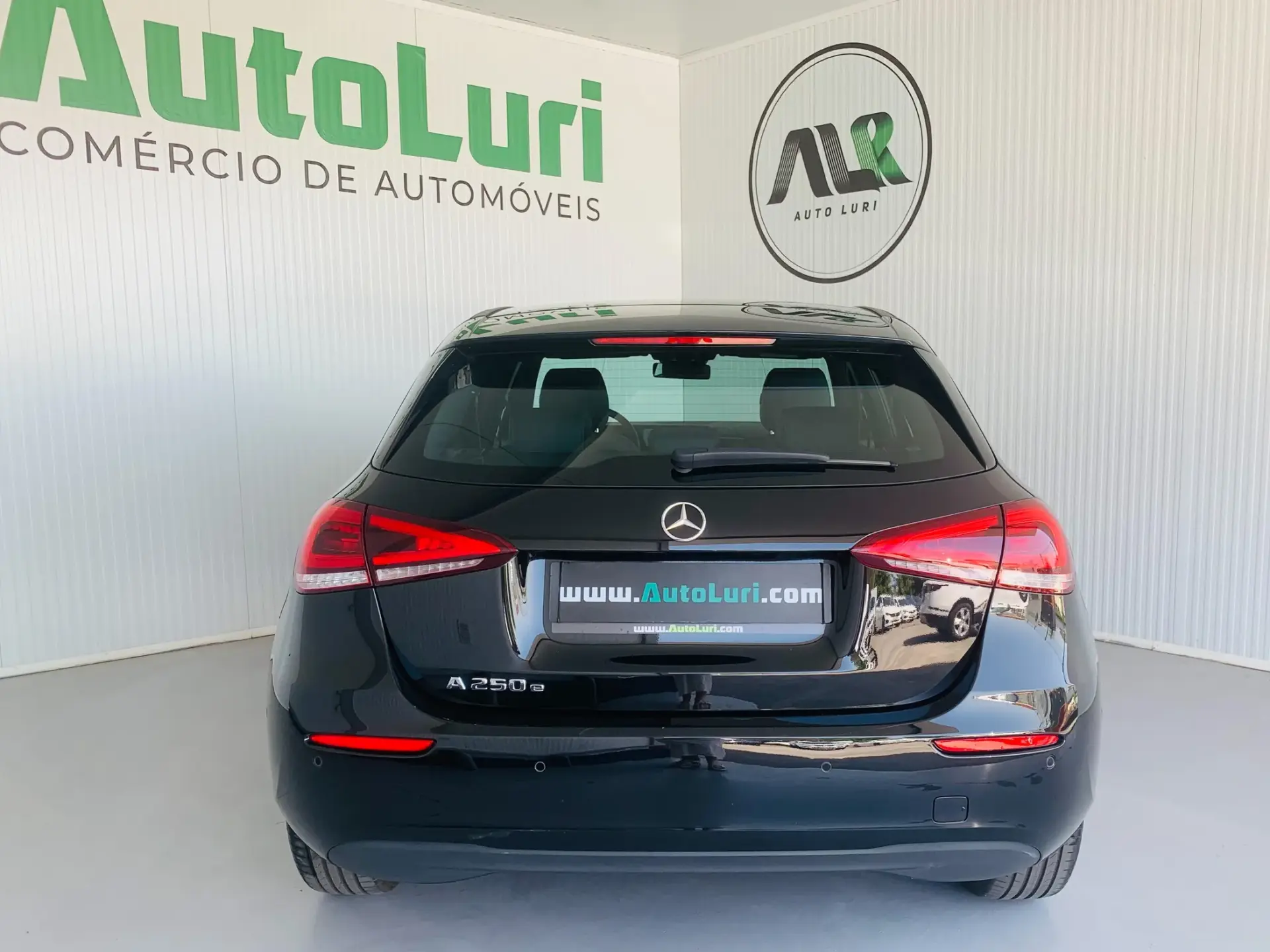 Mercedes-Benz A 250 e Progressive 3