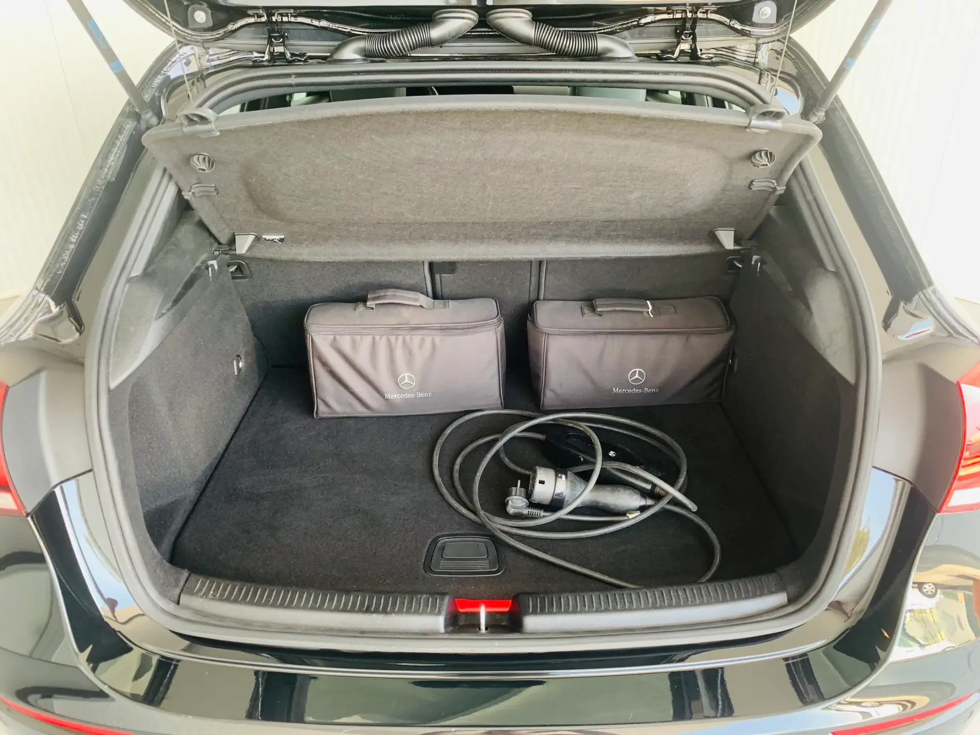 Mercedes-Benz A 250 e Progressive 35