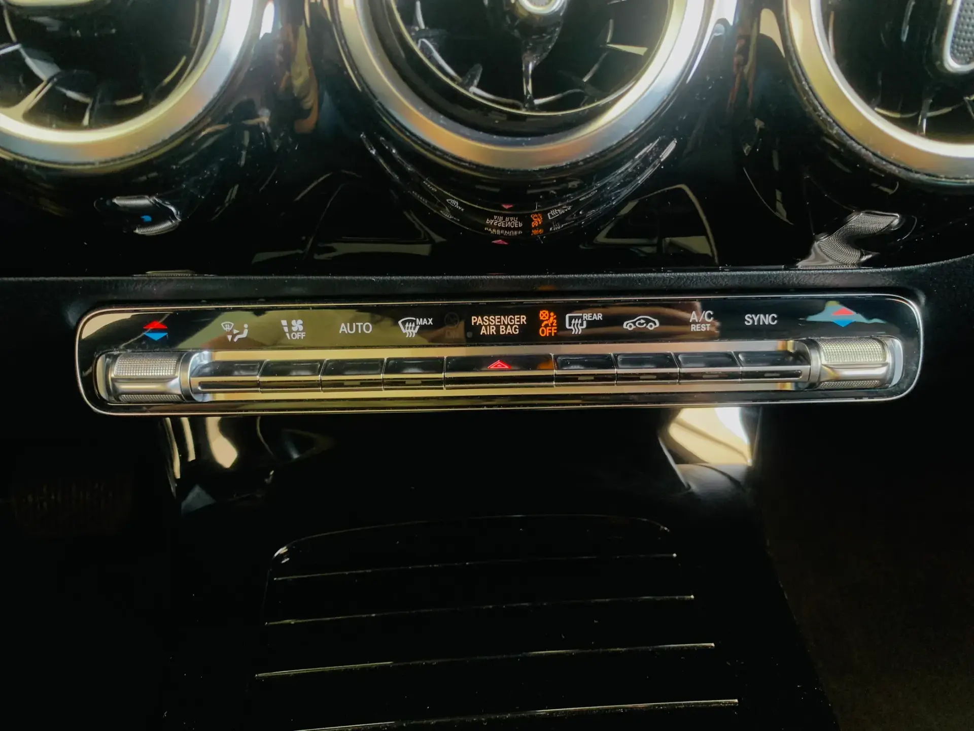 Mercedes-Benz CLA 180 d 7G-DCT Edition 1 28