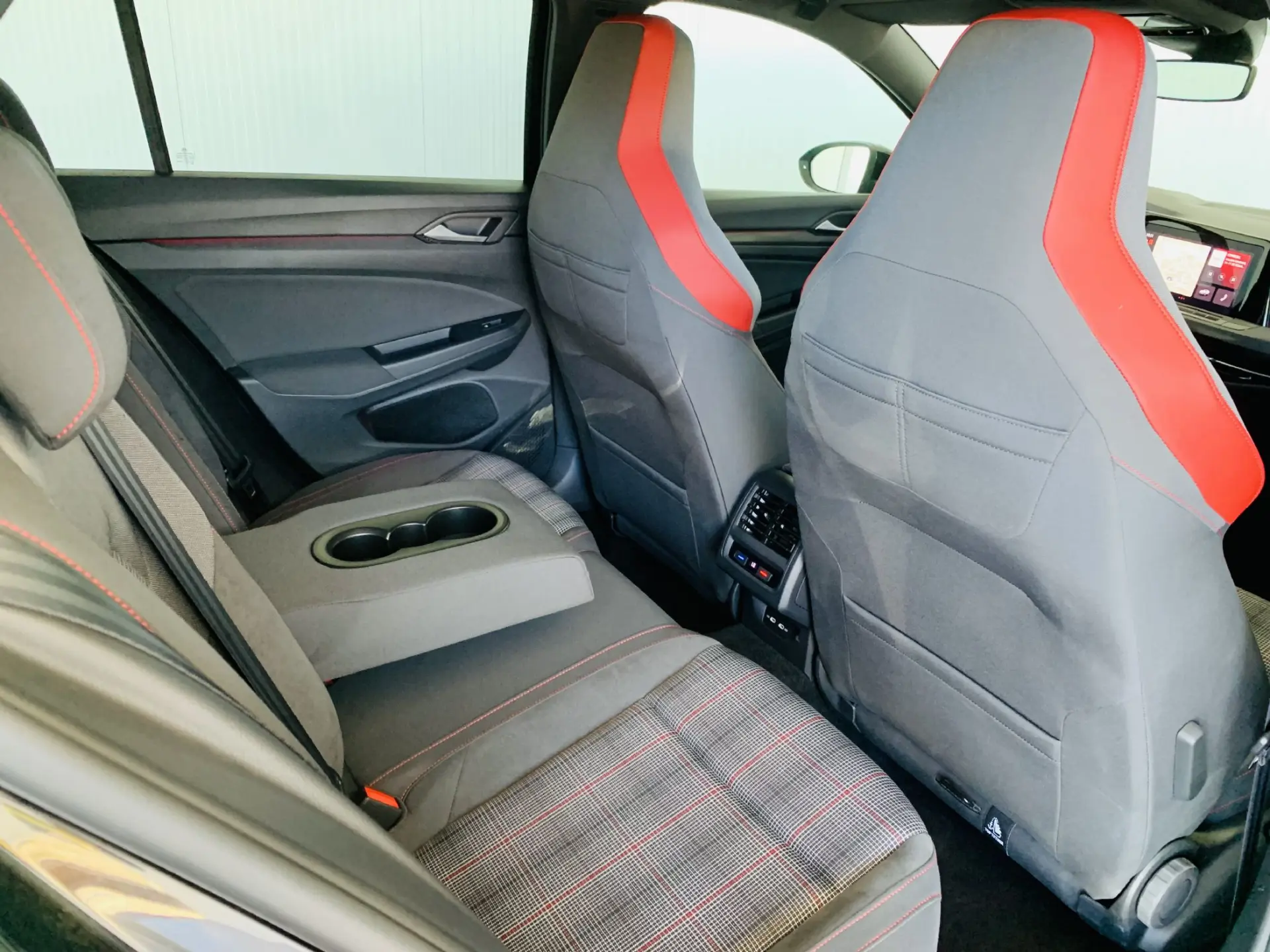 Volkswagen Golf 2.0 TSI GTI DSG 34