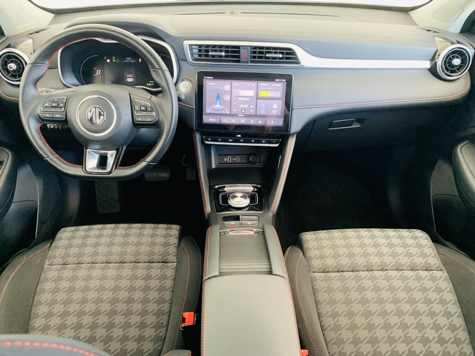 MG ZS 33