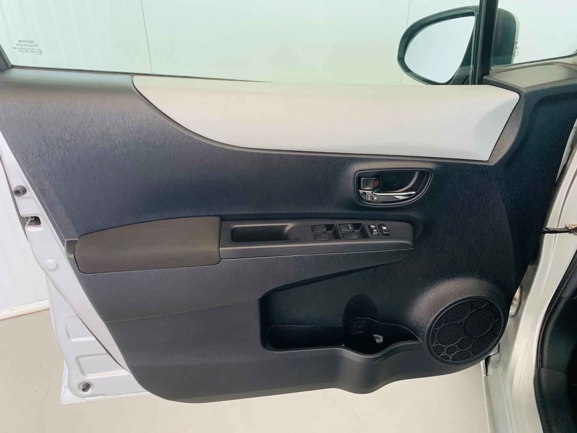 Toyota Yaris Hybrid 6
