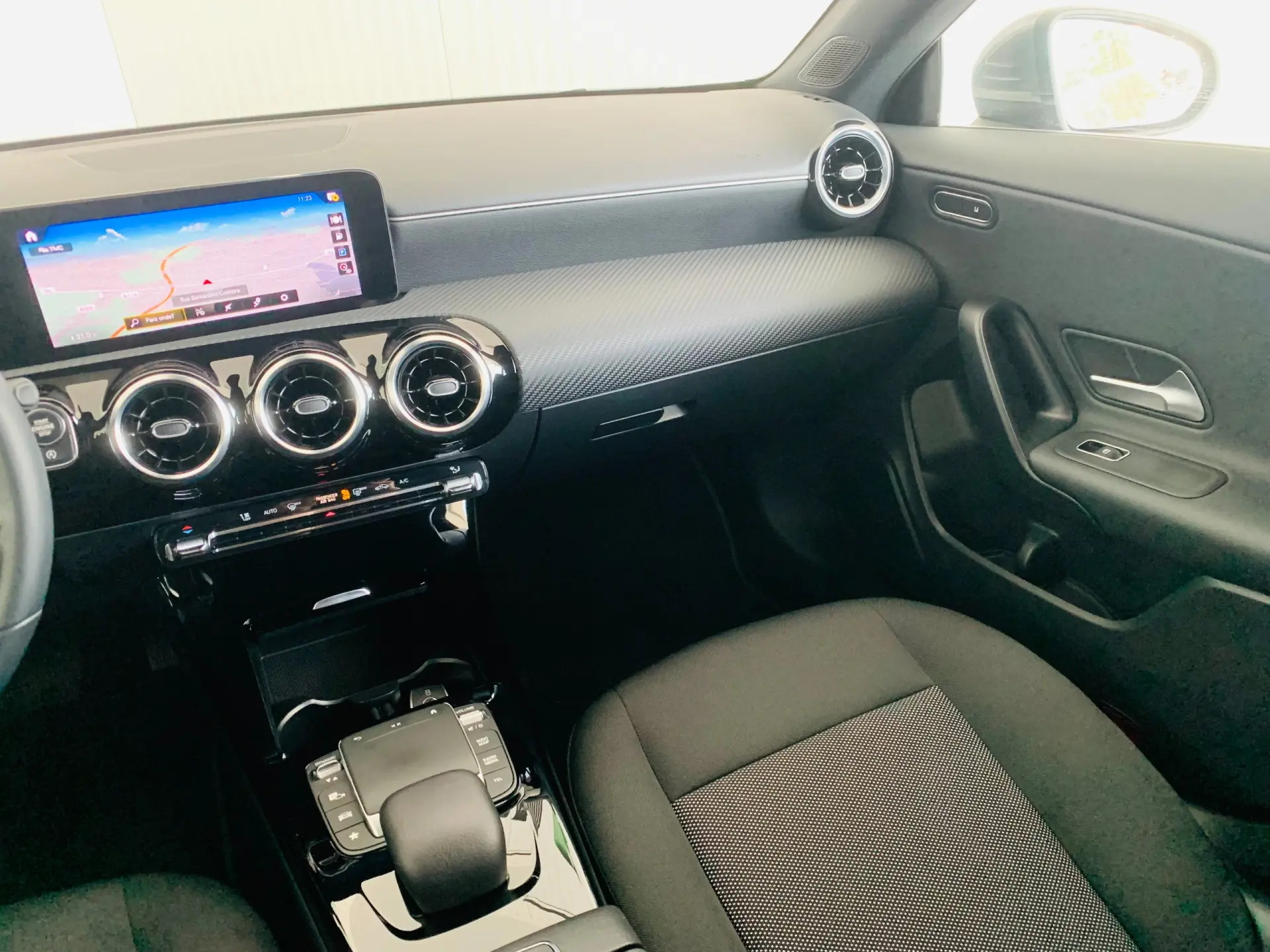 Mercedes-Benz CLA 180 7G-DCT Progressive 35