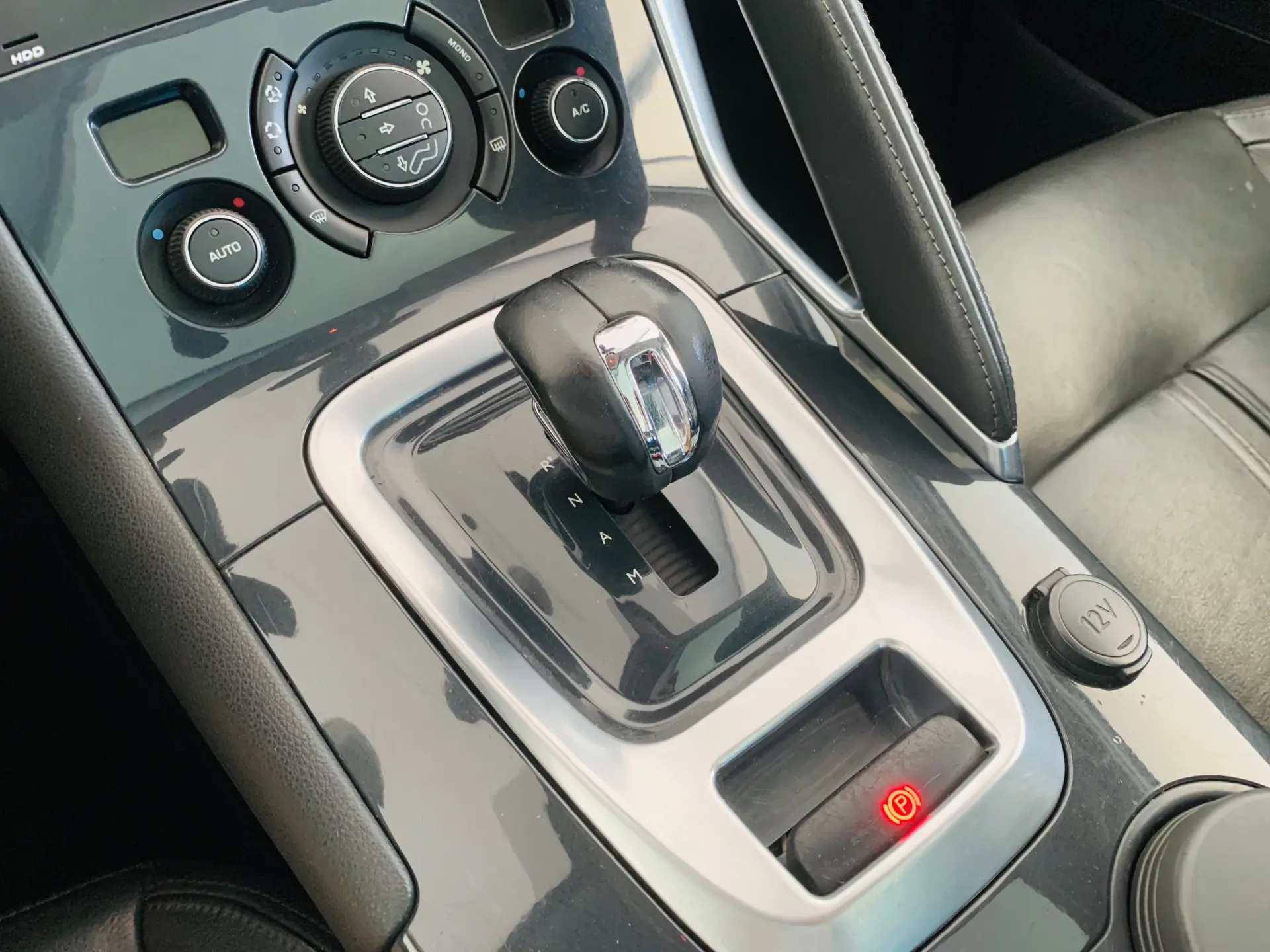 Peugeot 3008 2.0 HDi Allure J18 CVA6 25