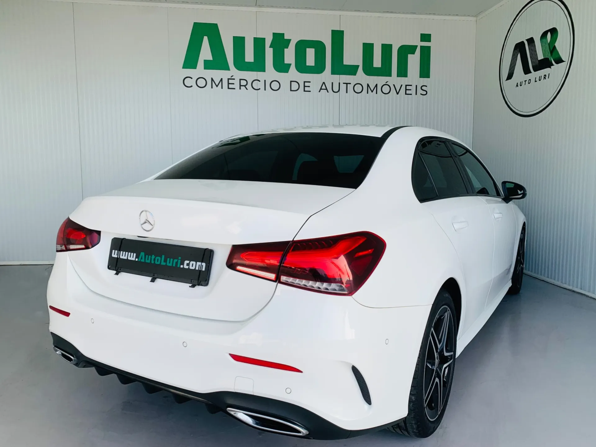 Mercedes-Benz A 180 Limousine d AMG Line 4