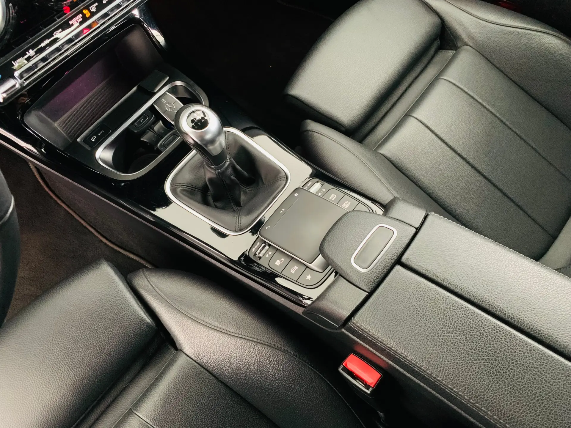 Mercedes-Benz CLA 180 d Progressive 33