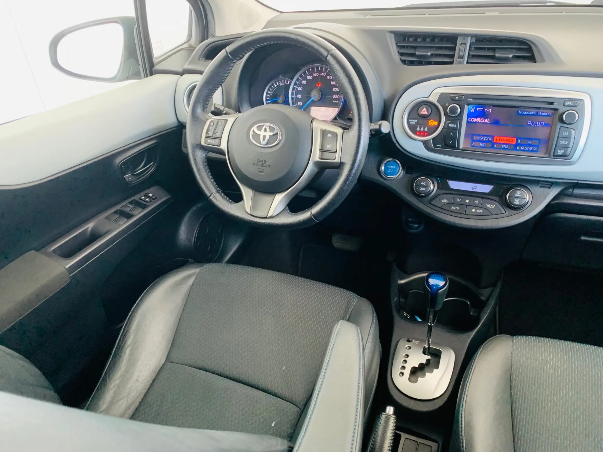 Toyota Yaris Hybrid 31