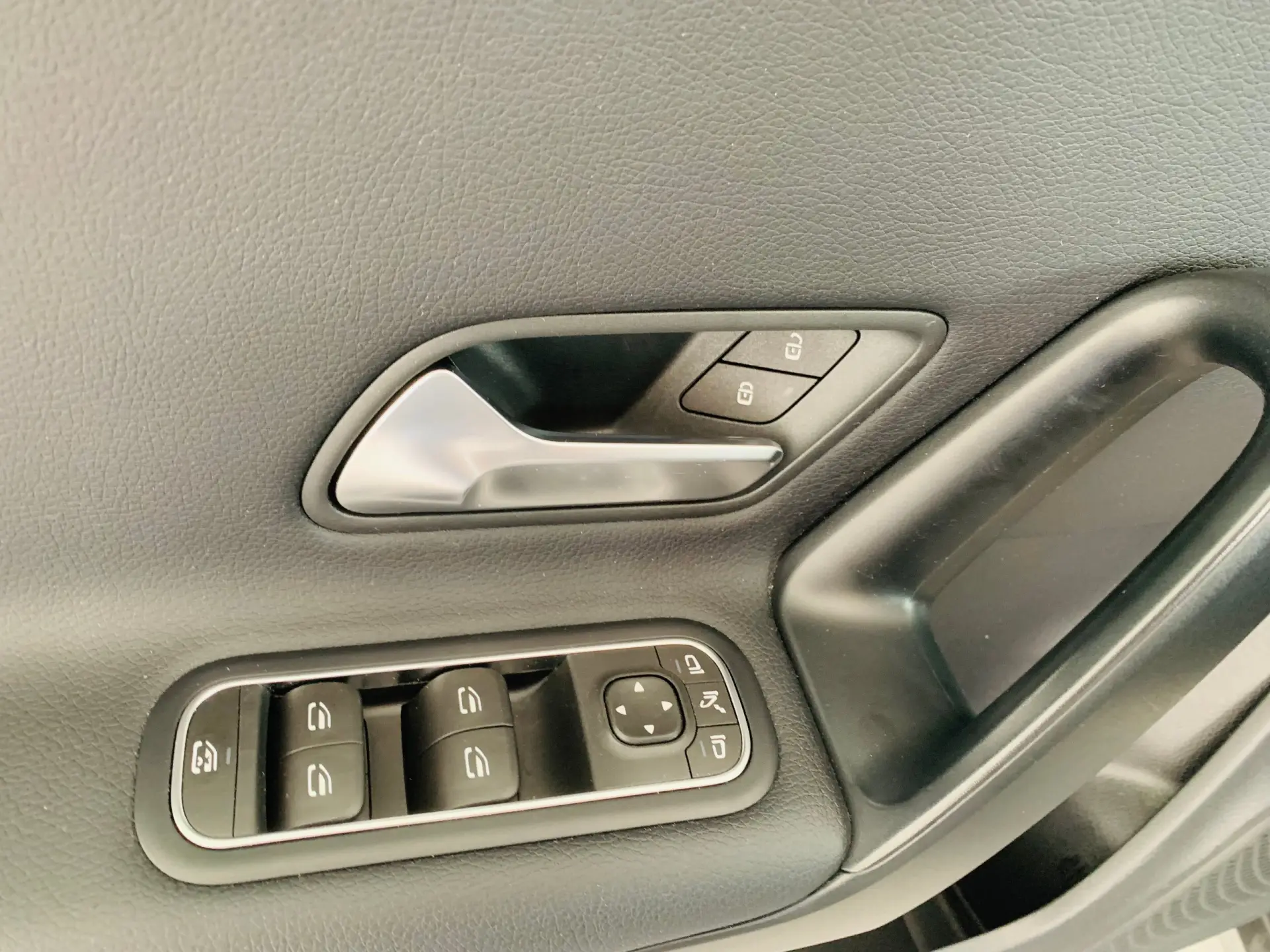 Mercedes-Benz CLA 180 7G-DCT Progressive 7