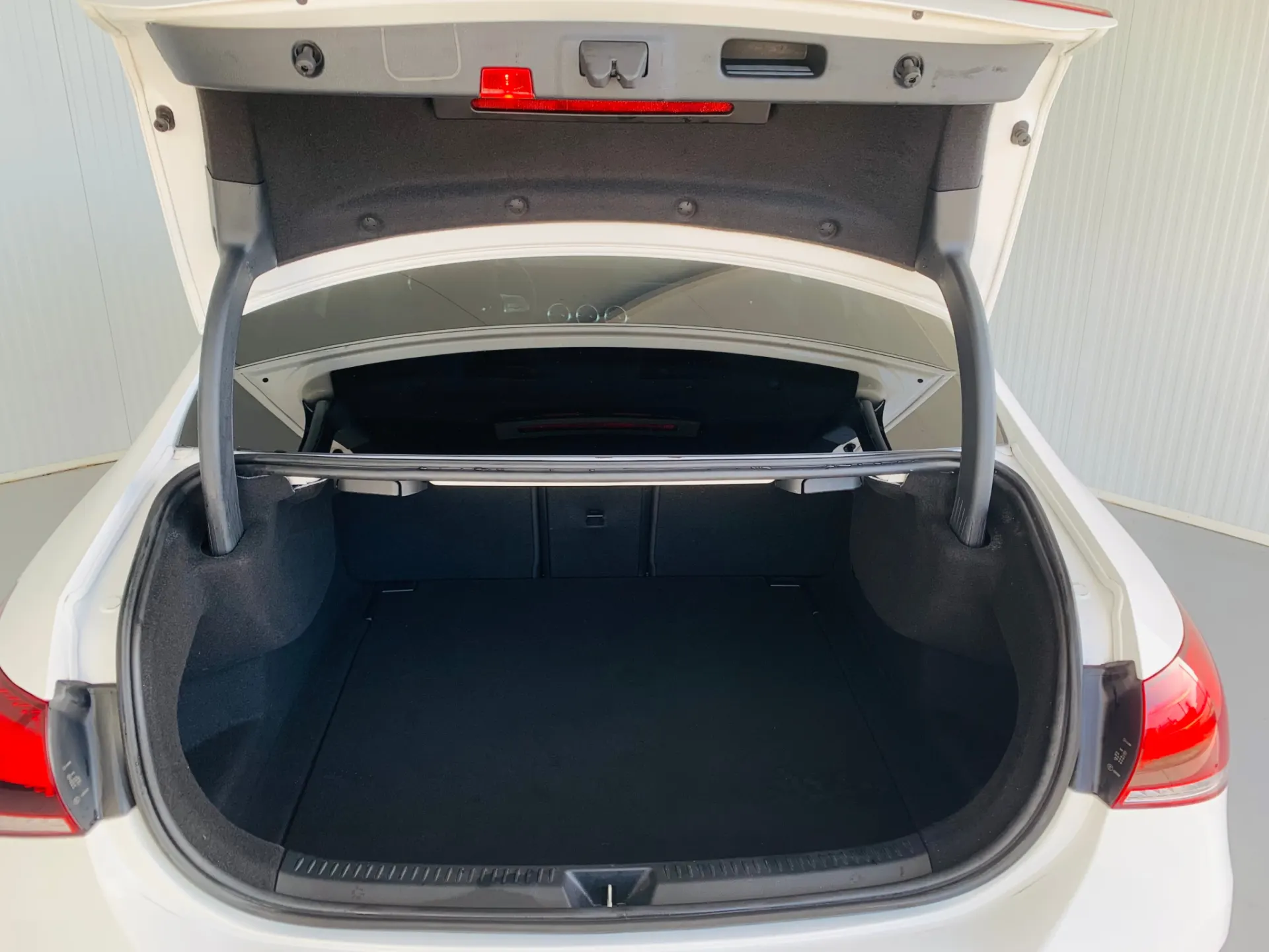 Mercedes-Benz A 180 Limousine d AMG Line 42