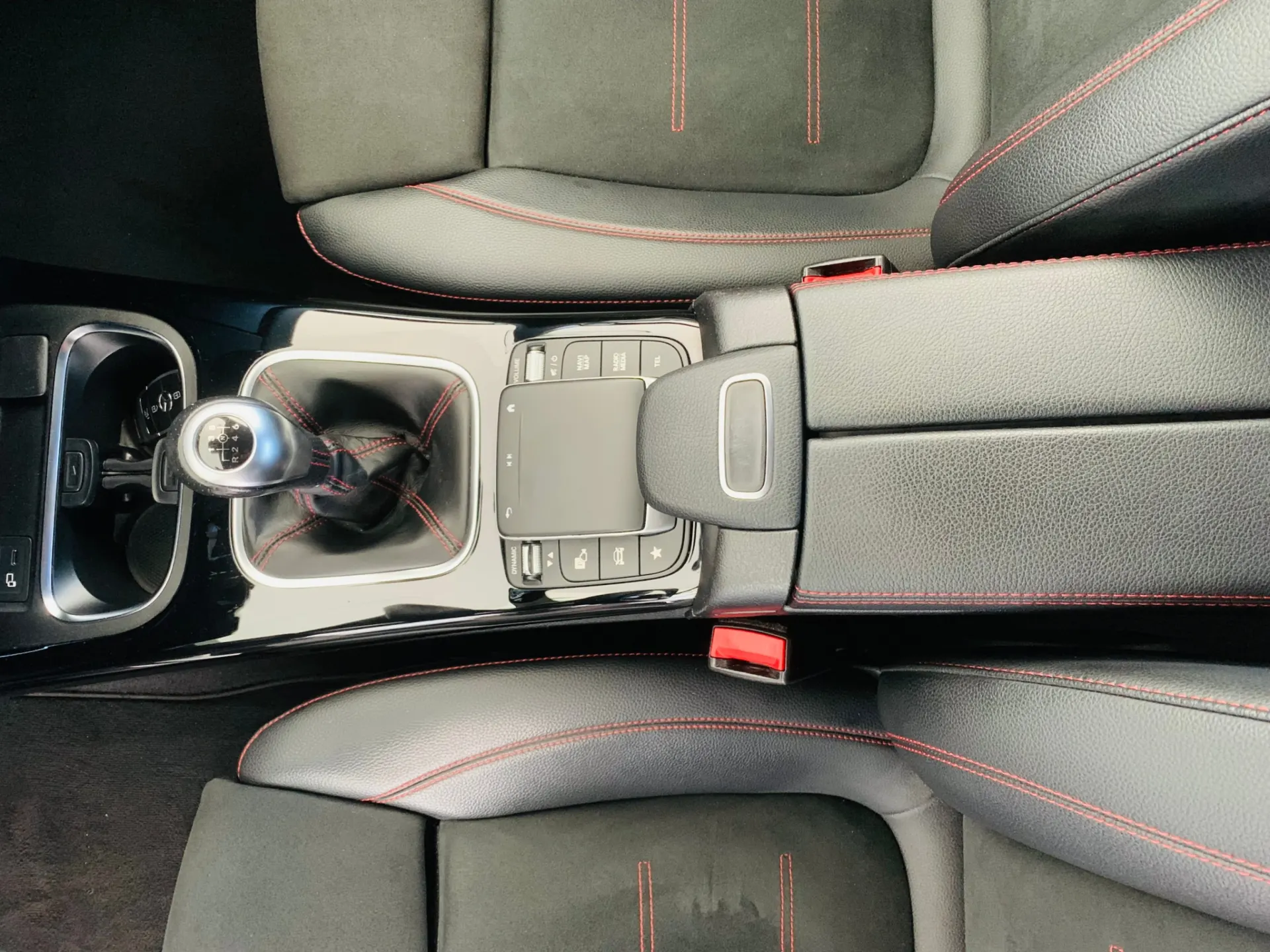 Mercedes-Benz A 180 Limousine d AMG Line 35