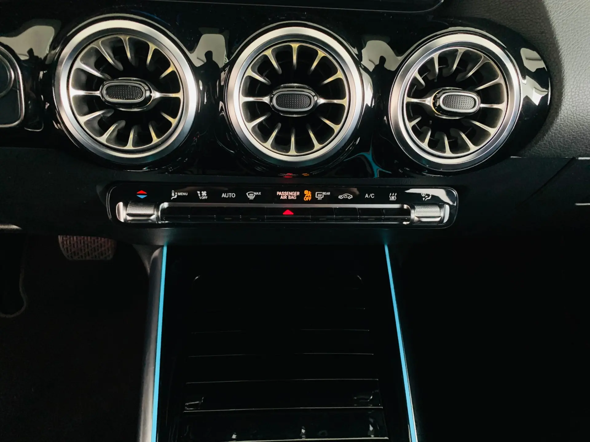 Mercedes-Benz EQA 250 Progressive 32