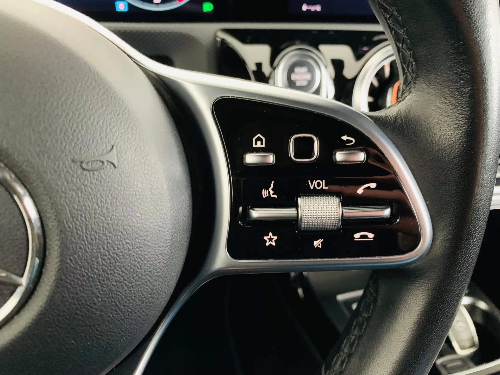 Mercedes-Benz CLA 180 d Progressive 14