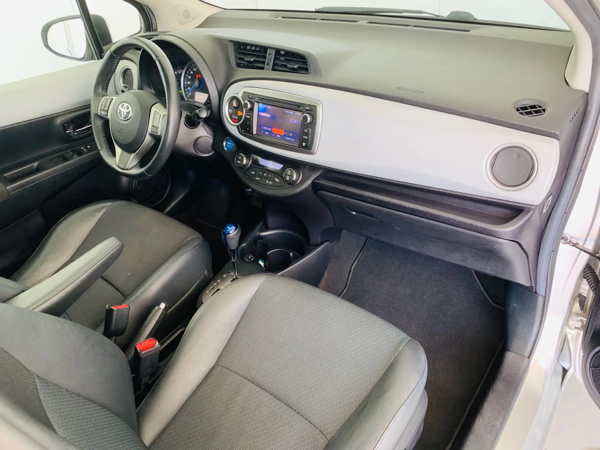Toyota Yaris Hybrid 40