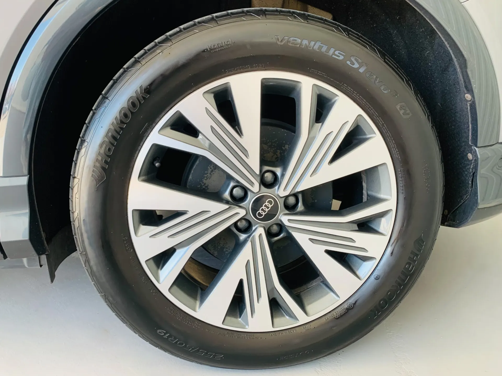 Audi Q4 Sportback e-tron 5